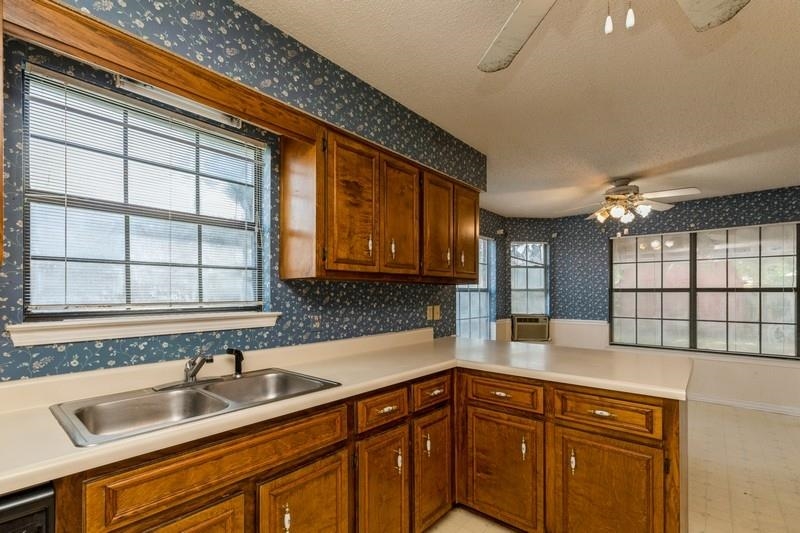 858 Valley Ridge Circle Pensacola, FL 32514 - Photo 7 of 37