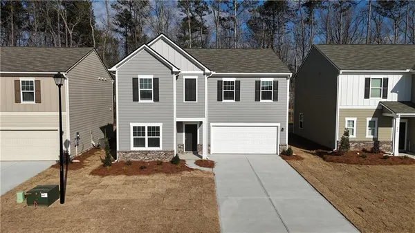 a view of a yard in front of house
