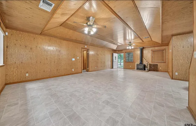 a view of a livingroom with furniture