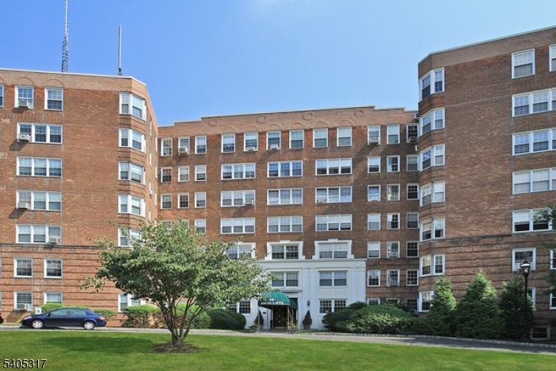 10 Crestmont Road, Unit 6C Montclair, NJ 07042 - Photo 2 of 22