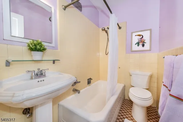 a view of a workspace with furniture