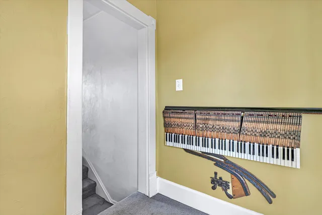 $235,000 | 8 Middle Street, New Castle, VA 24127