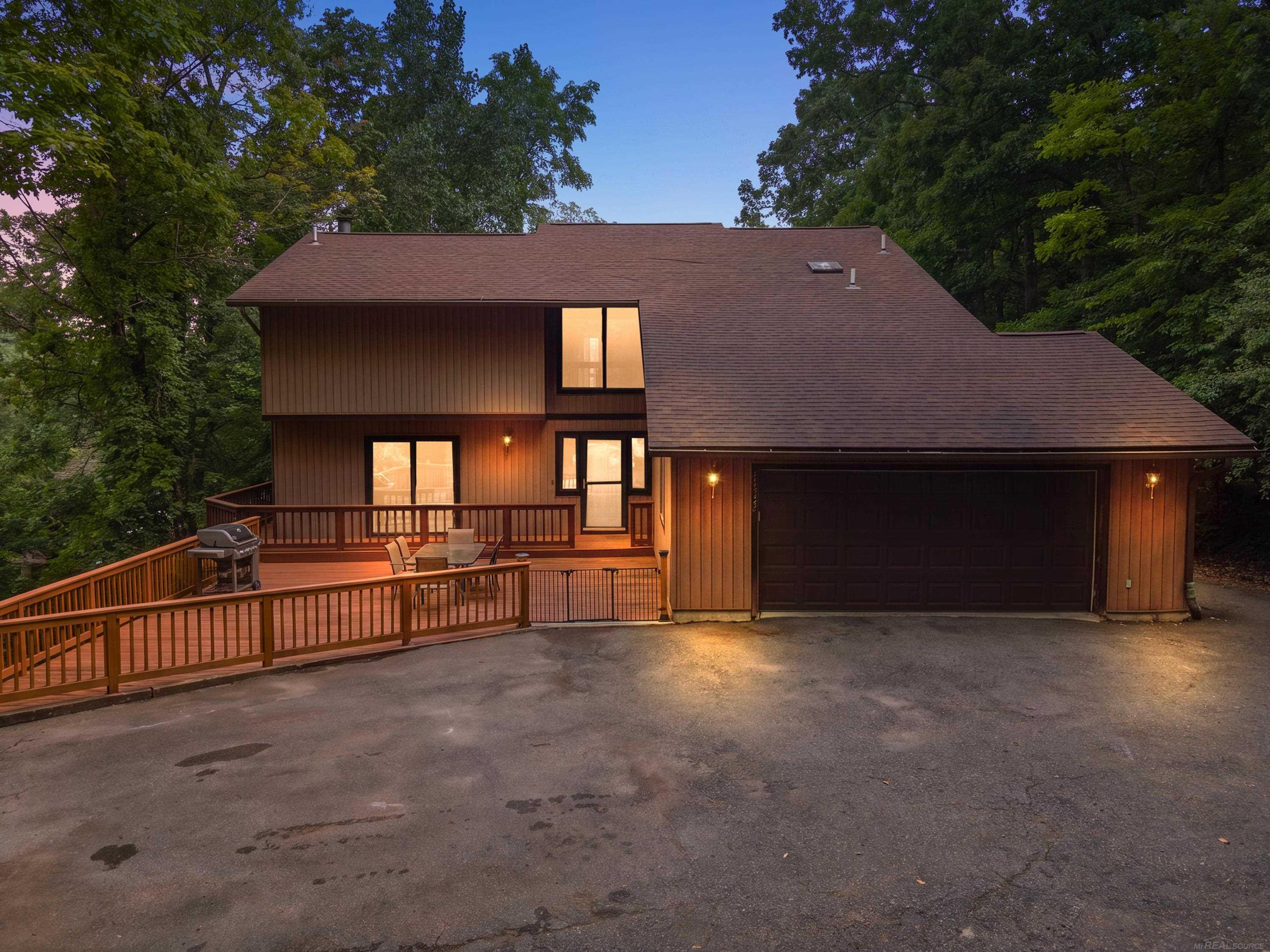 11535 Longden Pinckney, MI 48169 - Photo 1 of 75 50214482-86d31b33-3e07-4f01-921d-16f2fa441d09.JPG
