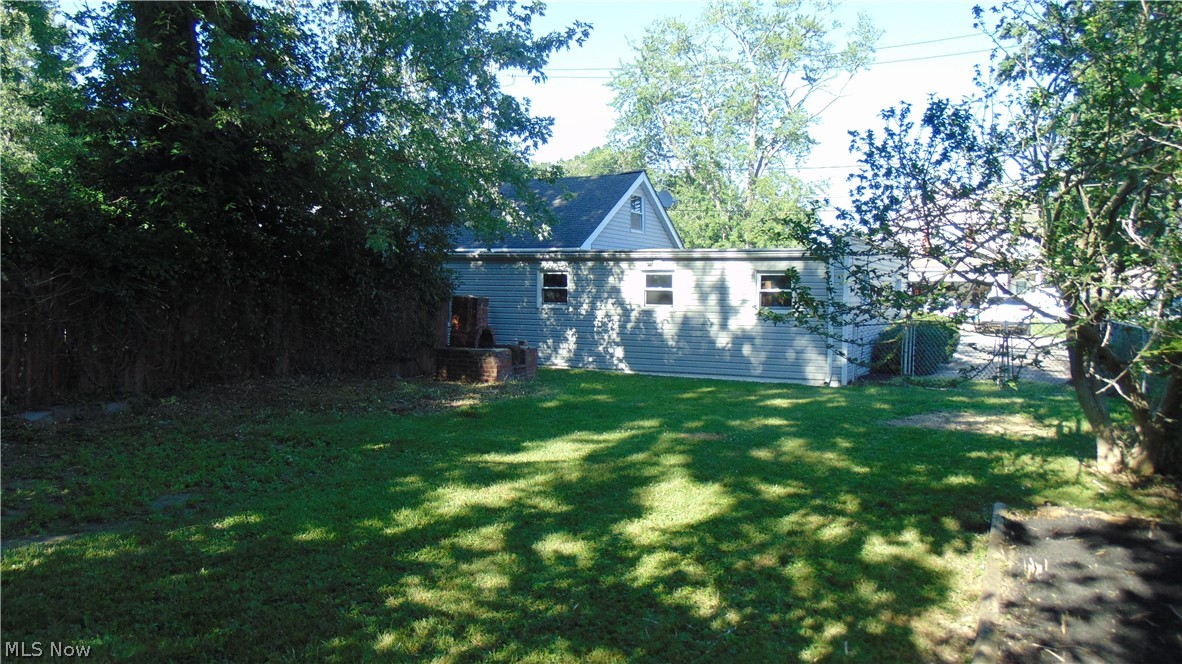 34090 Roberts Road Eastlake, OH 44095 - Photo 8 of 42