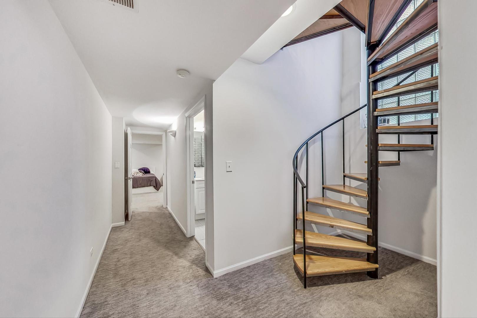 1119 West Addison Street Chicago, IL 60613 - Photo 15 of 36 a view of a hallway with wooden floor and entryway