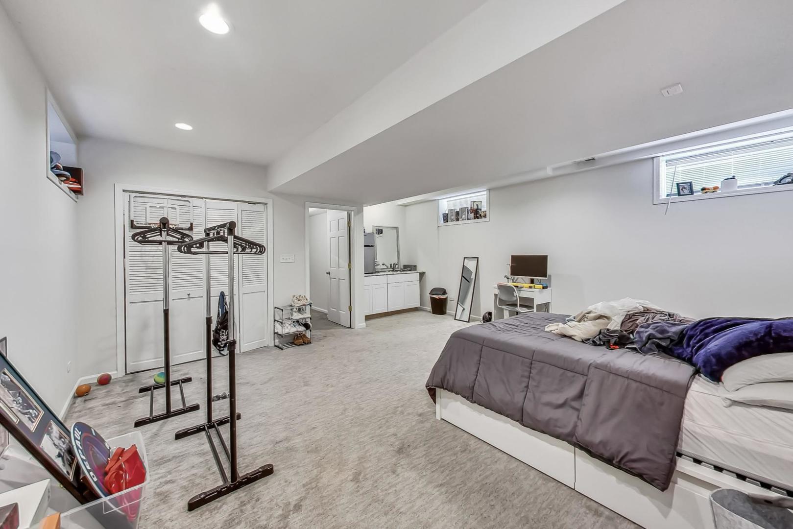 1119 West Addison Street Chicago, IL 60613 - Photo 18 of 36 a bedroom with bed and a couch