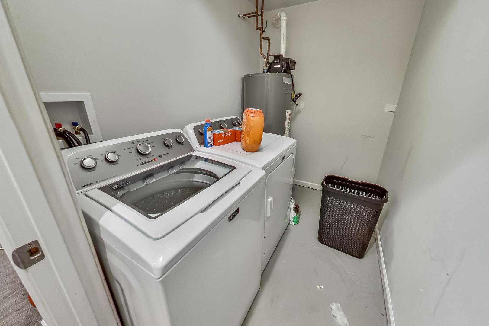 1119 West Addison Street Chicago, IL 60613 - Photo 20 of 36 a utility room with dryer and washer