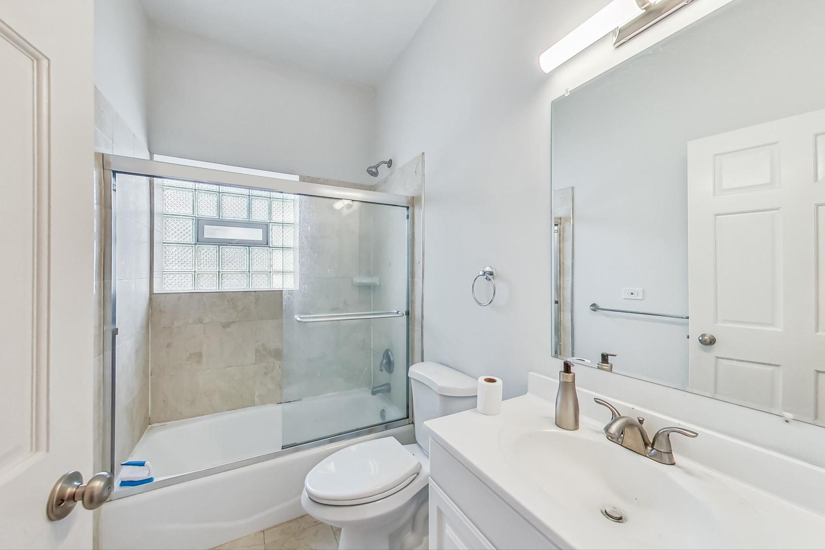 1119 West Addison Street Chicago, IL 60613 - Photo 32 of 36 a bathroom with a sink toilet and shower