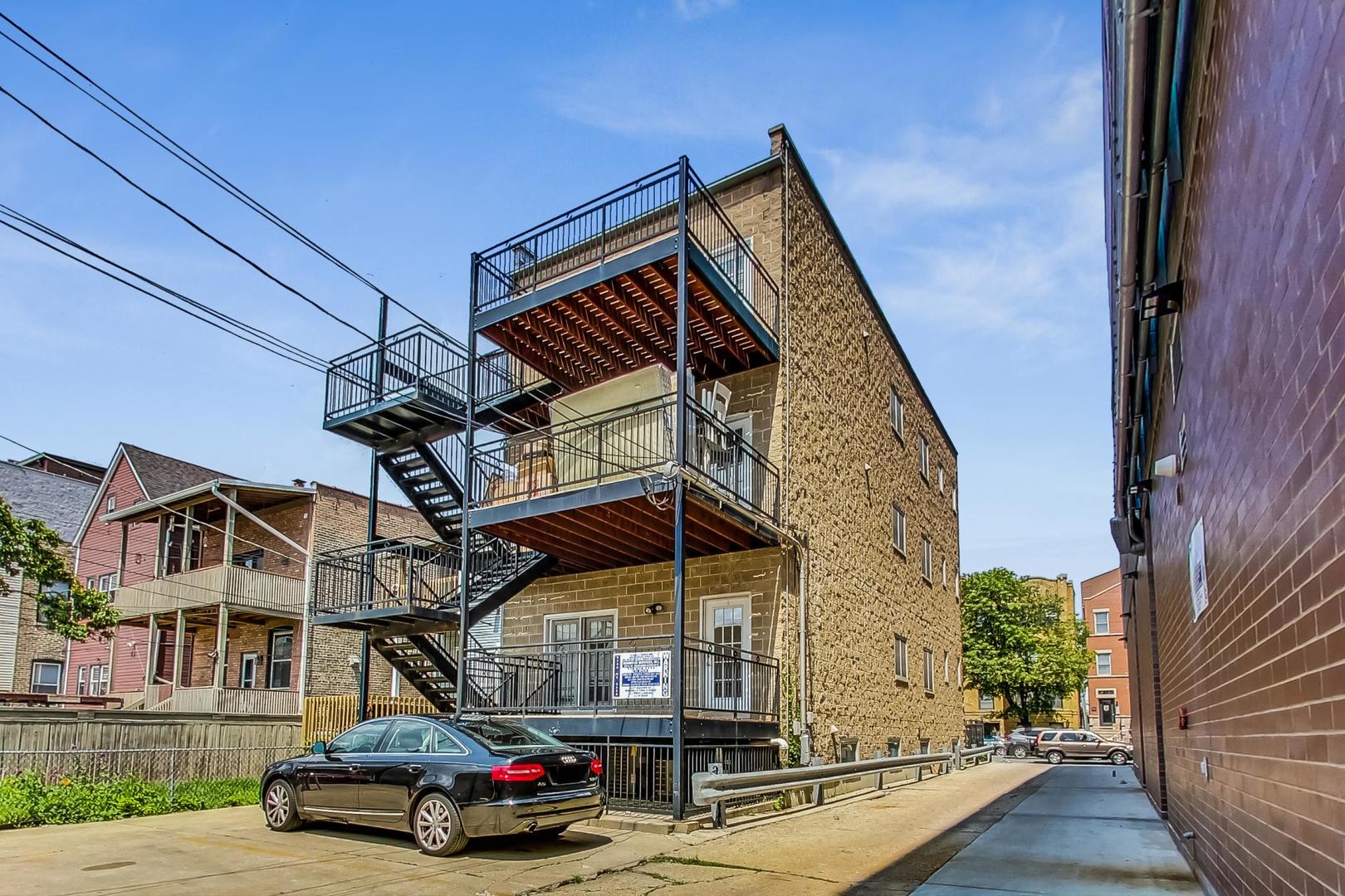 1119 West Addison Street Chicago, IL 60613 - Photo 35 of 36 a car parked in front of a house