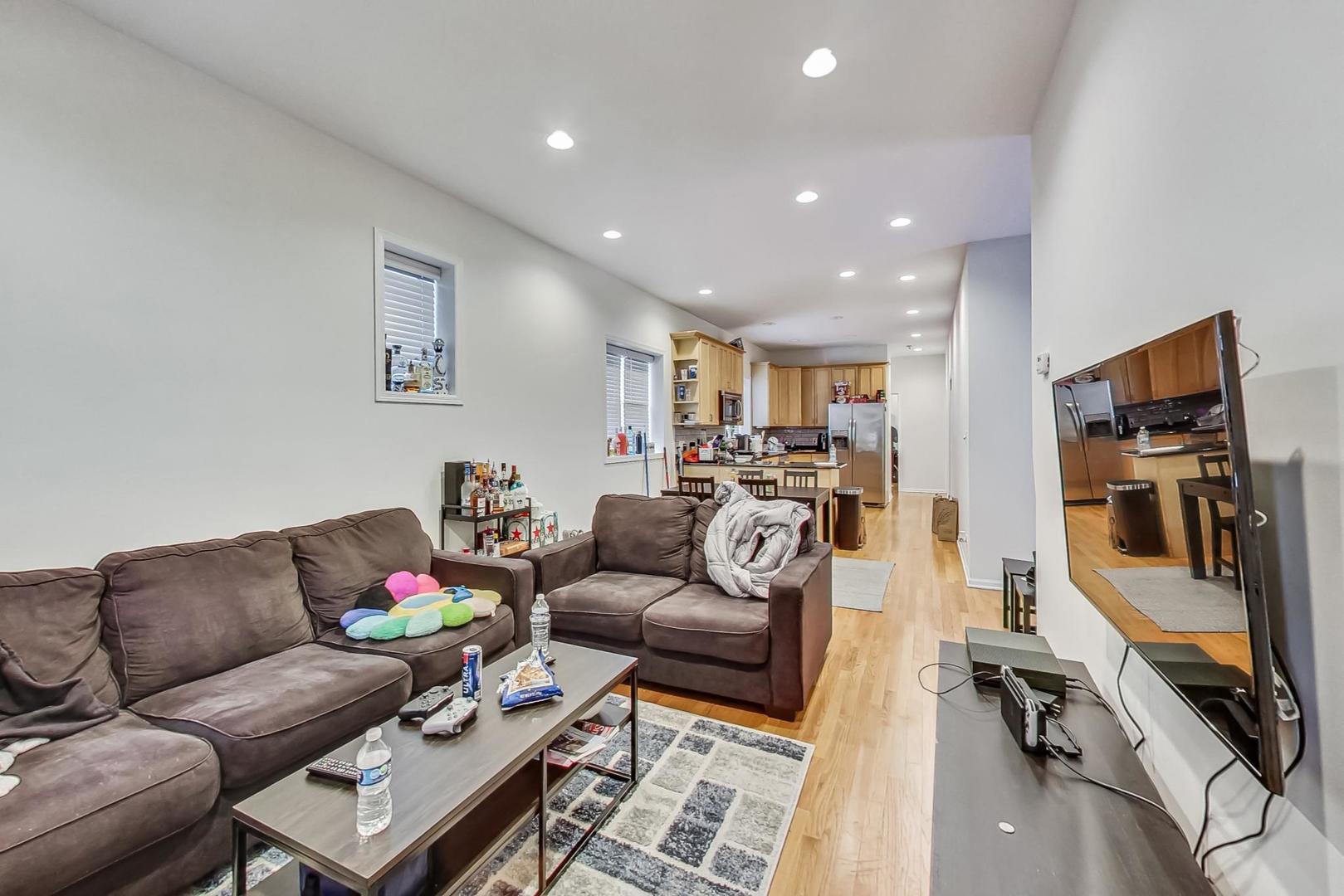 1119 West Addison Street Chicago, IL 60613 - Photo 5 of 36 a living room with furniture and a flat screen tv
