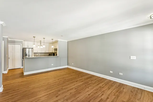 $195,000 | 1613 Silverstone Drive, Unit 1613, Carpentersville, IL 60110