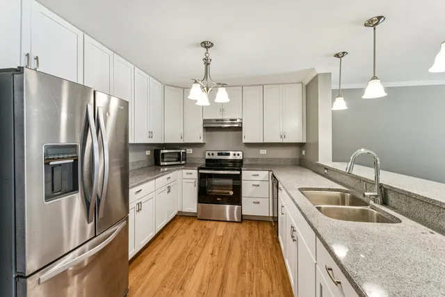 $195,000 | 1613 Silverstone Drive, Unit 1613, Carpentersville, IL 60110