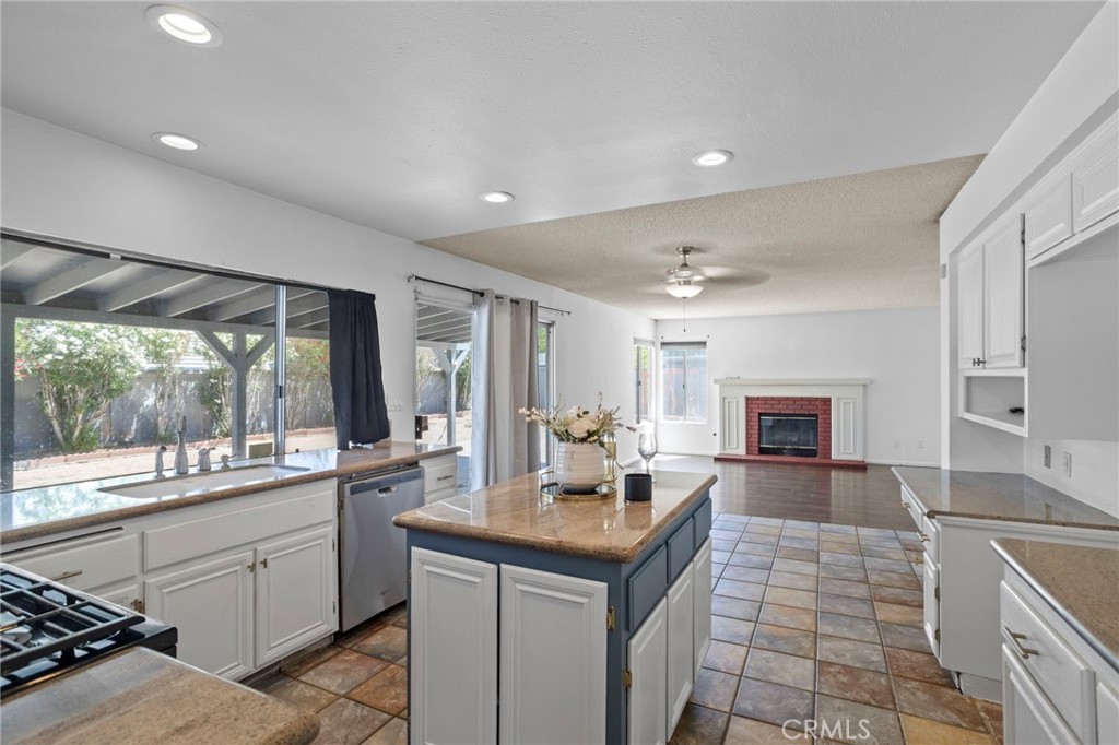 14710 Ponderosa Ranch Road Victorville, CA 92392 - Photo 9 of 27 Gallery Image 9