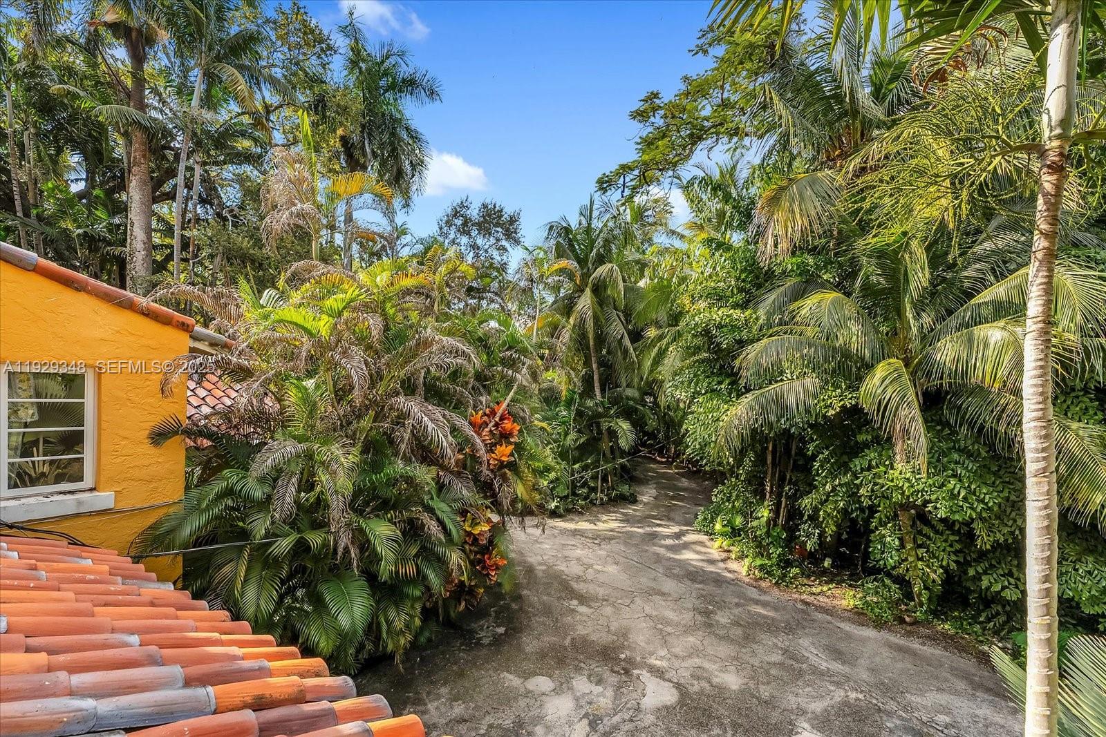 4190 Ingraham Highway Miami, FL 33133 - Photo 20 of 26 a backyard of a house with lots of green space