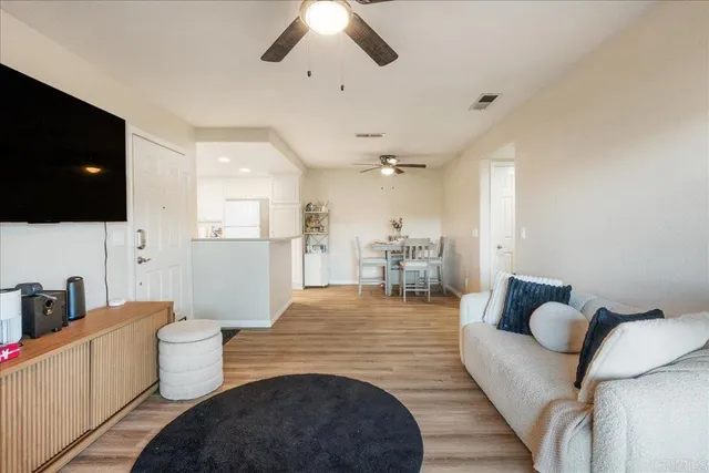 $430,000 | 42140 Lyndie Lane, Unit 1, Temecula, CA 92591