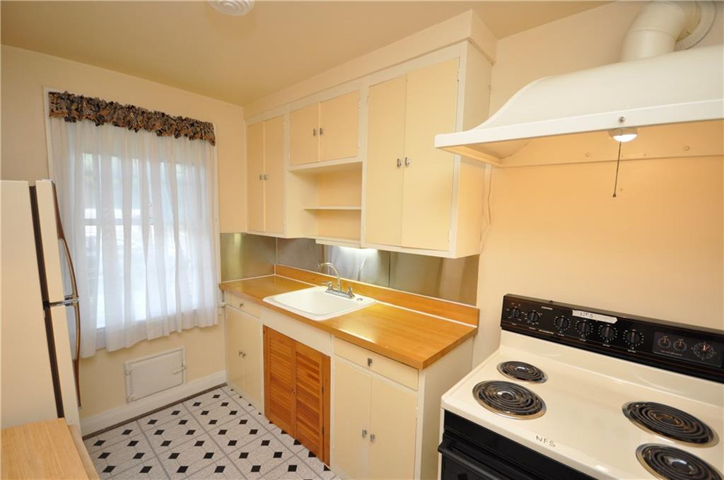 418 Sulgrave Road Pittsburgh, PA 15211 - Photo 7 of 17 a utility room with dryer and washer