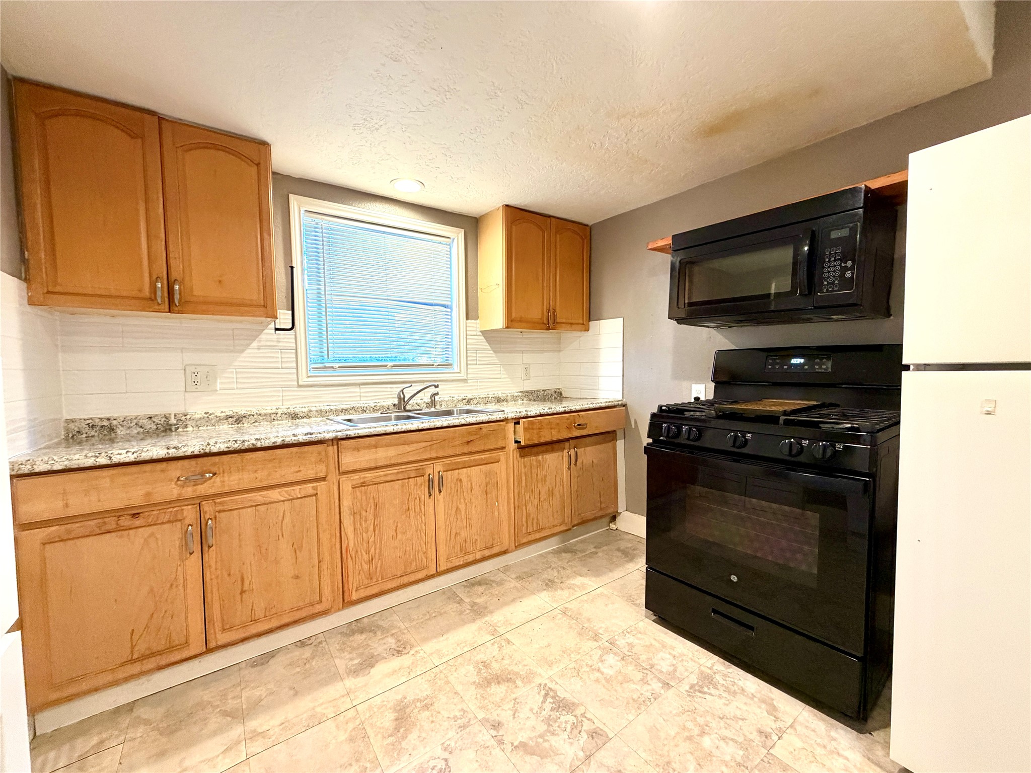 4727 Eppes Street Houston, TX 77021 - Photo 6 of 17