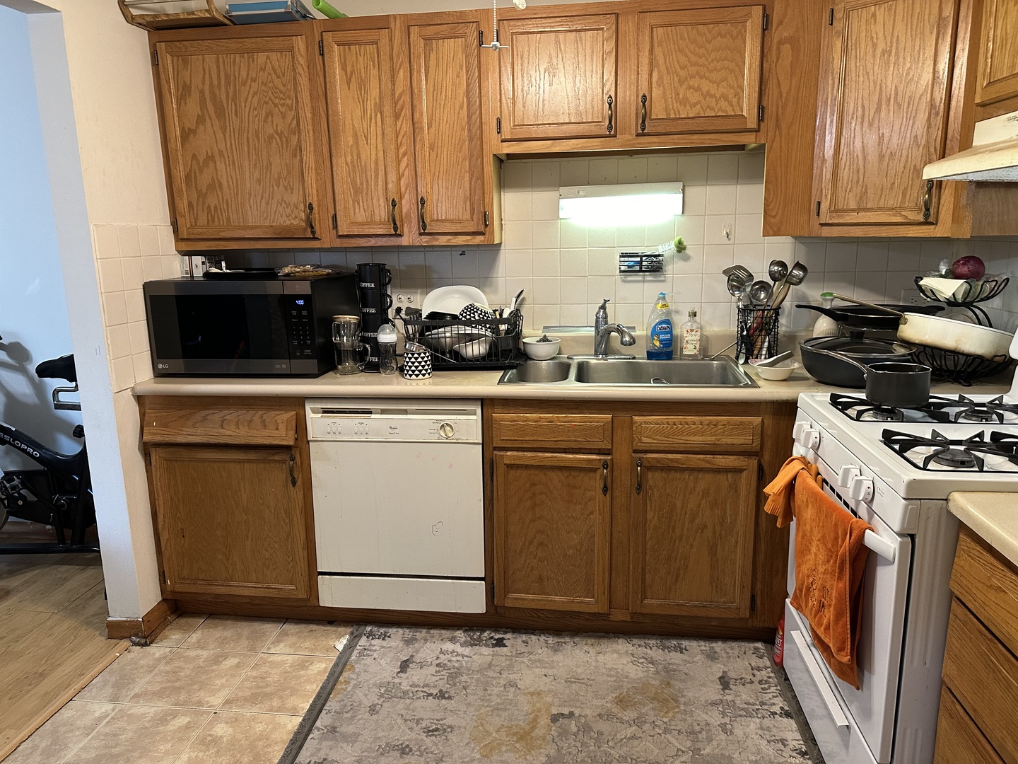3609 Central Road, Unit 302 Glenview, IL 60025 - Photo 5 of 15 a kitchen with a stove and a refrigerator