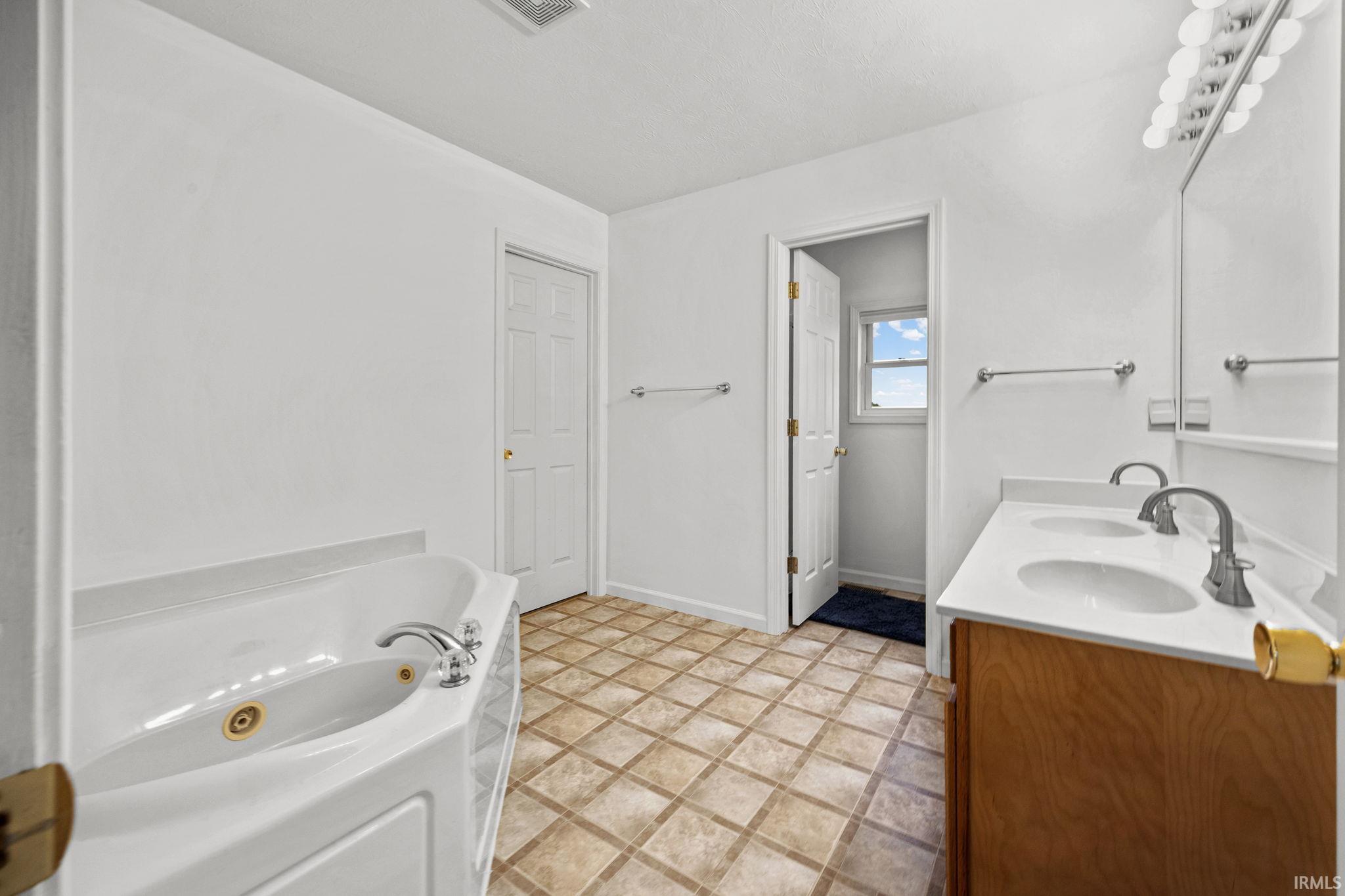 12291 Deerfield Loop Delphi, IN 46923 - Photo 24 of 37