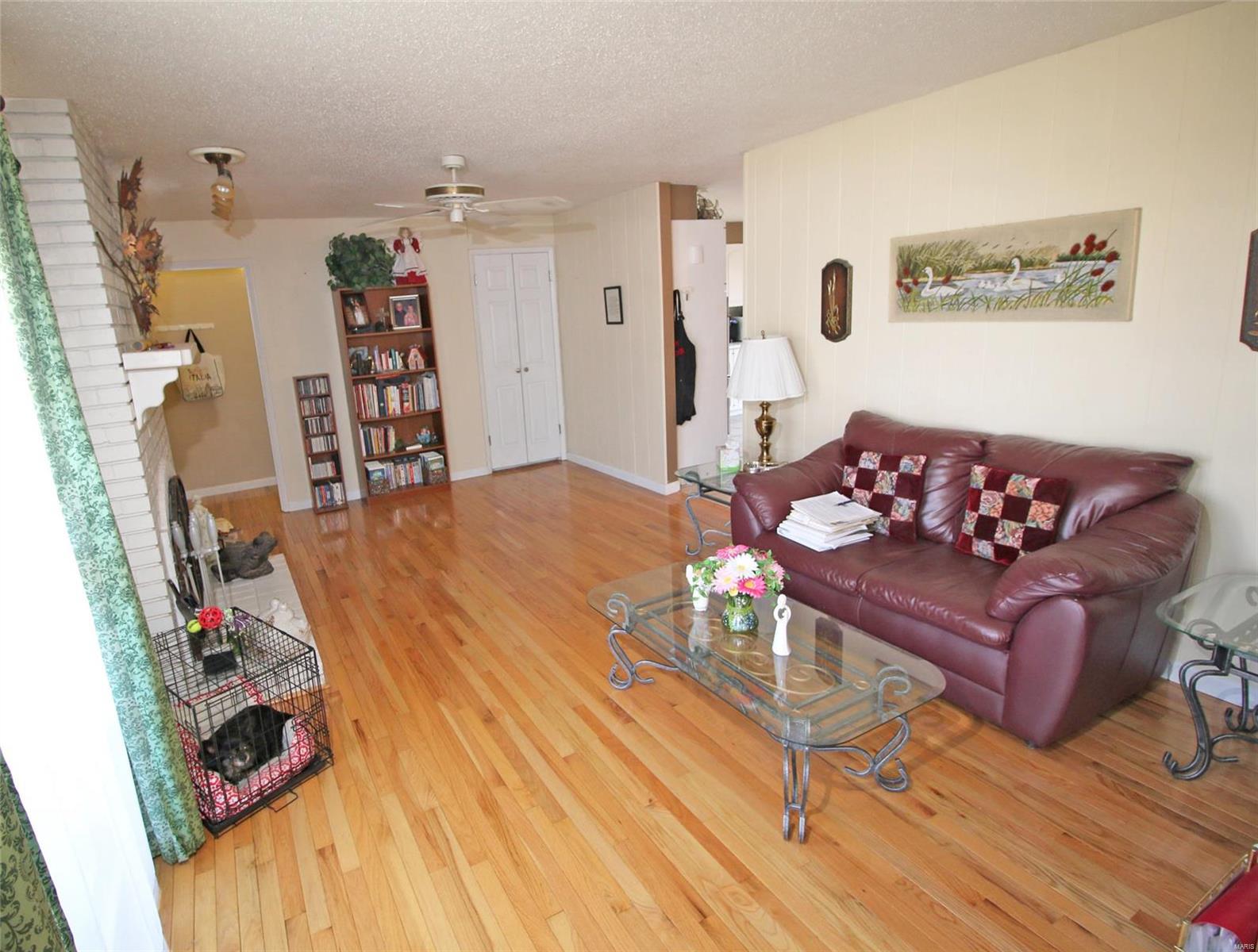 353 Baxter Road Ballwin, MO 63011 - Photo 12 of 19 Gallery Image 12