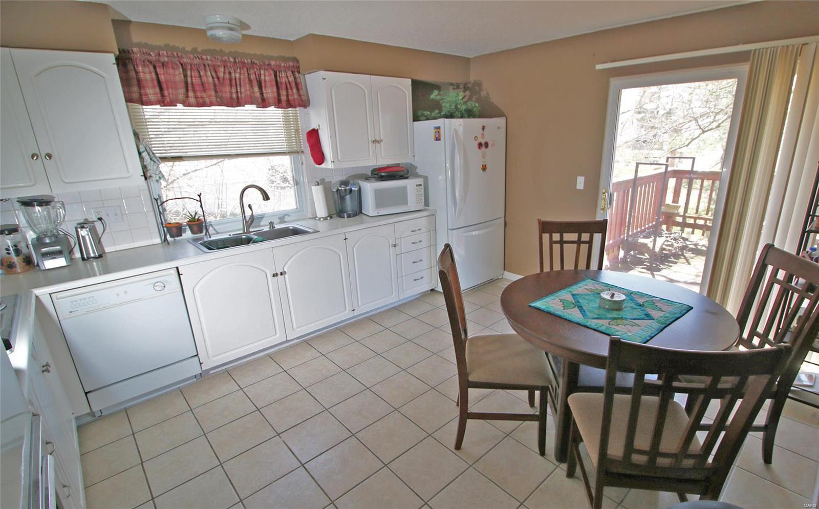 353 Baxter Road Ballwin, MO 63011 - Photo 14 of 19 Gallery Image 14