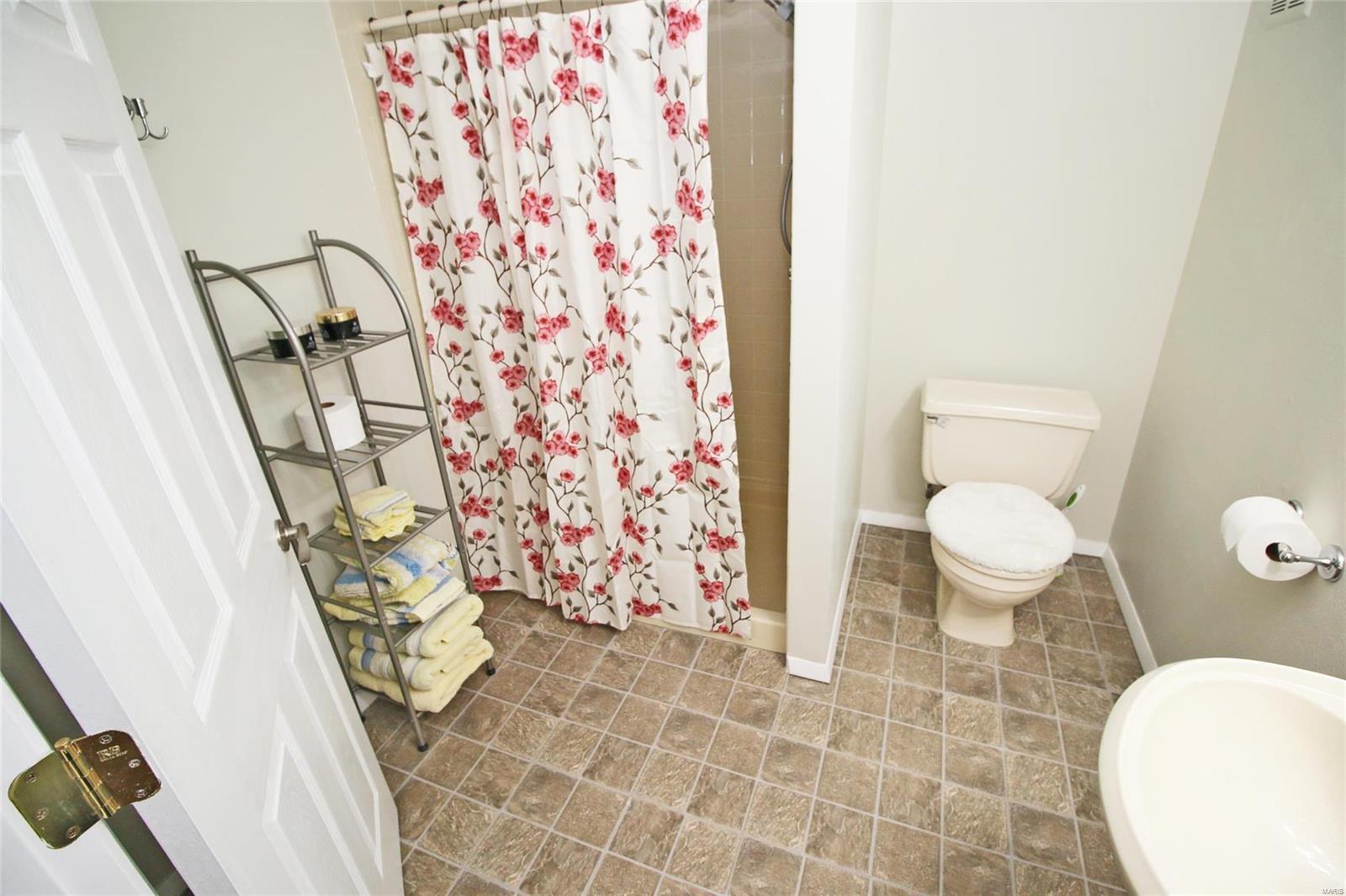 353 Baxter Road Ballwin, MO 63011 - Photo 18 of 19 Gallery Image 18