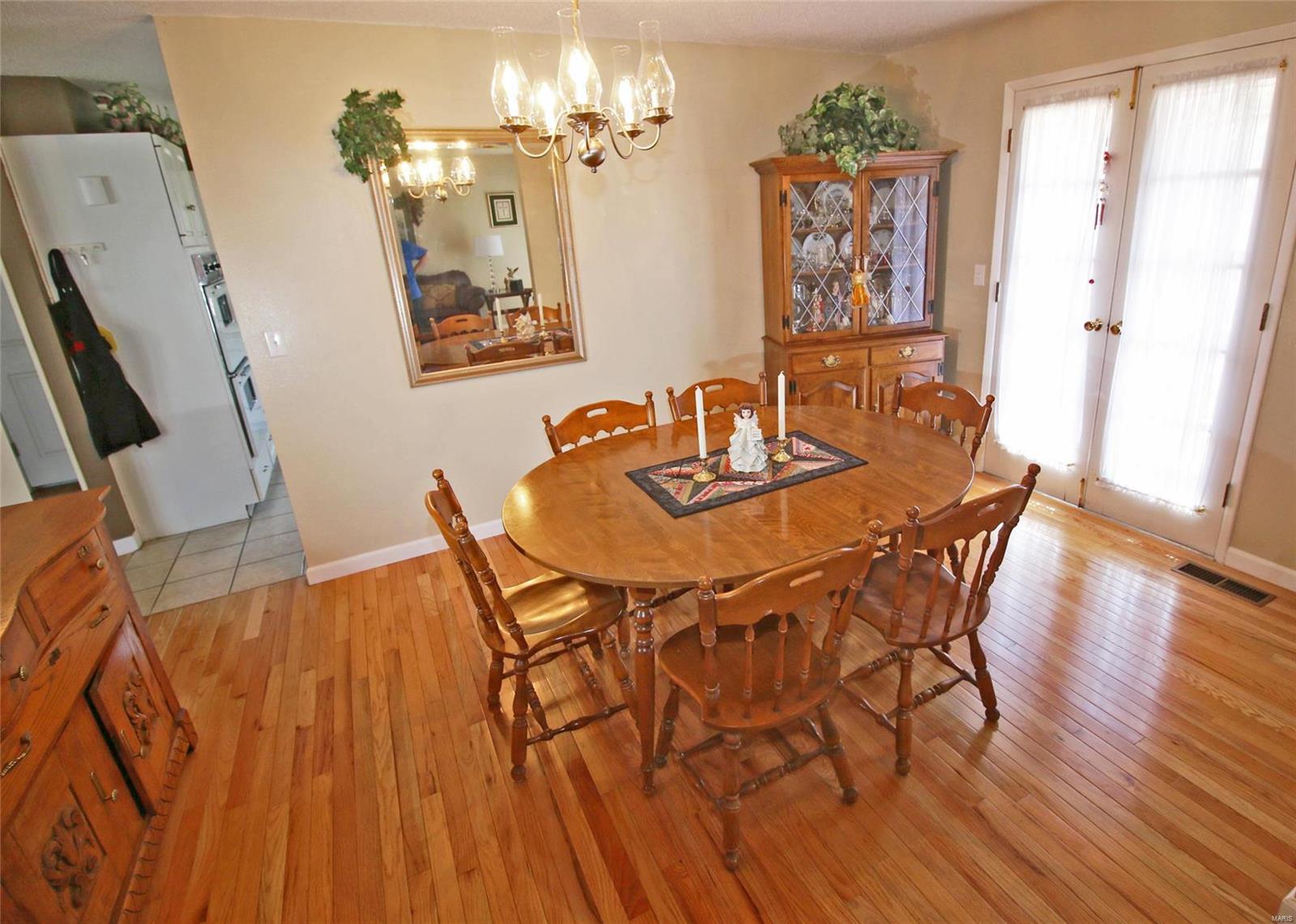 353 Baxter Road Ballwin, MO 63011 - Photo 4 of 19 Gallery Image 4