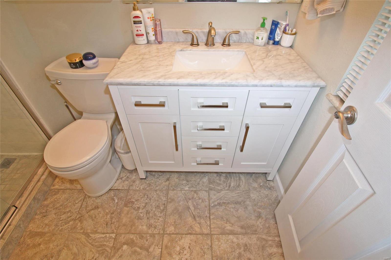 353 Baxter Road Ballwin, MO 63011 - Photo 6 of 19 Gallery Image 6