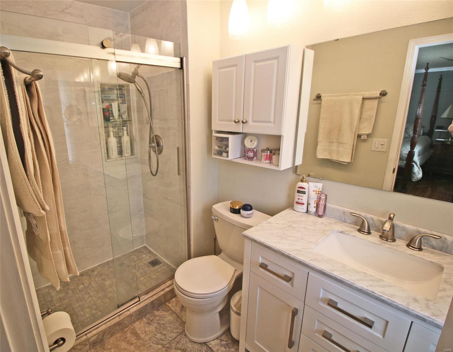 353 Baxter Road Ballwin, MO 63011 - Photo 7 of 19 Gallery Image 7