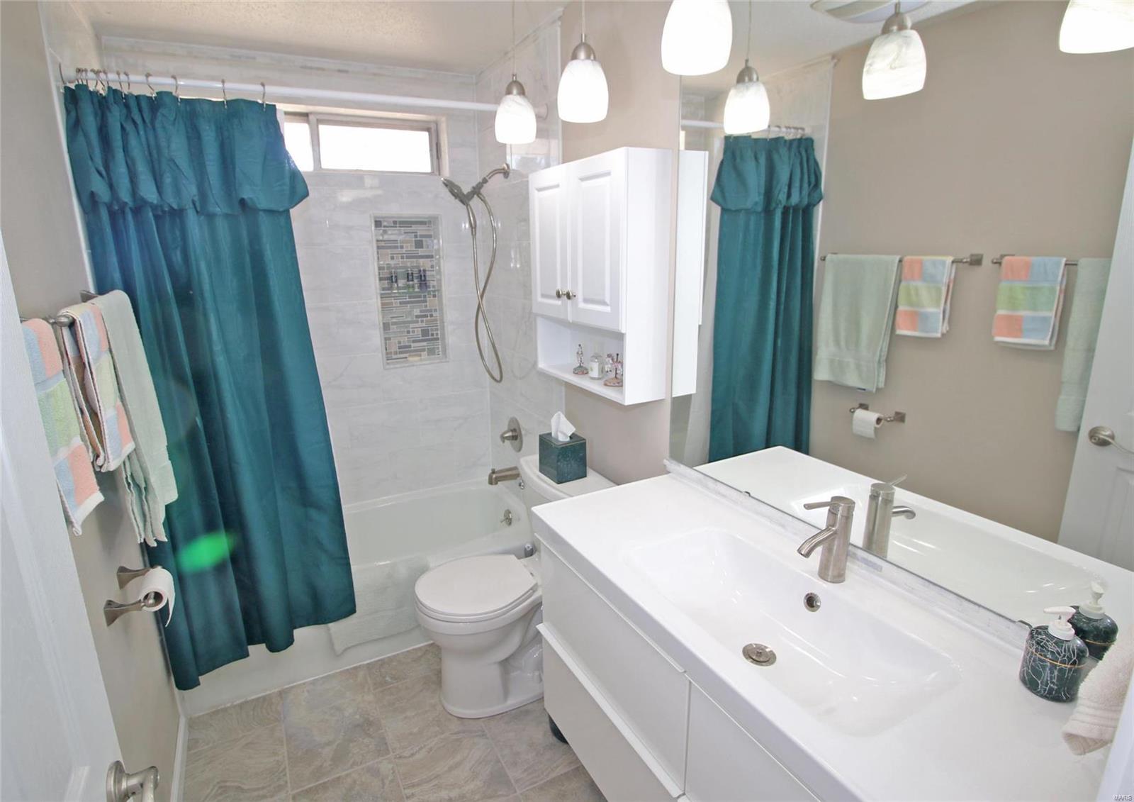 353 Baxter Road Ballwin, MO 63011 - Photo 10 of 19 Gallery Image 10