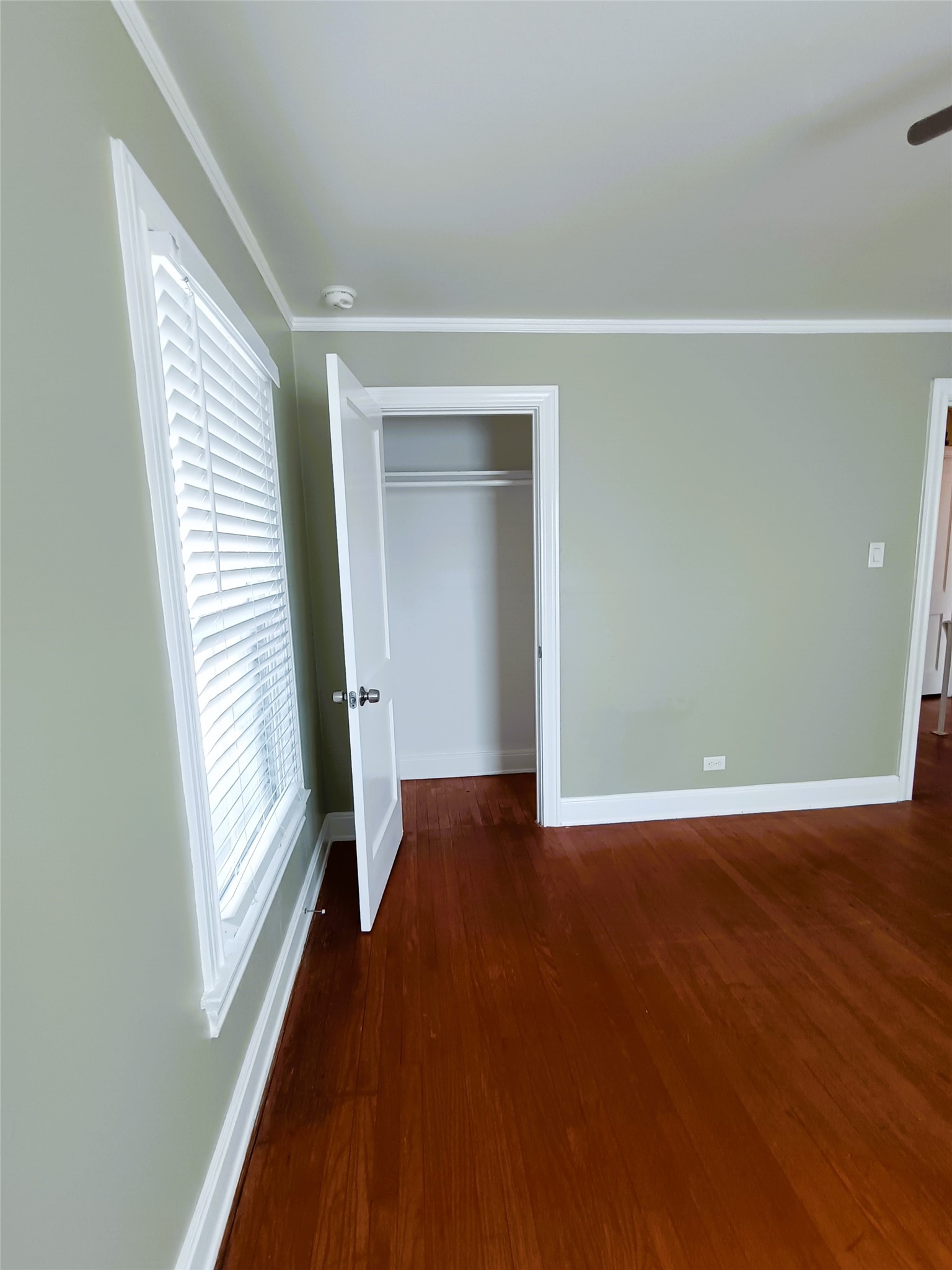 6906 Van Etten Street Houston, TX 77021 - Photo 19 of 30 Bedroom 2 with closet 1