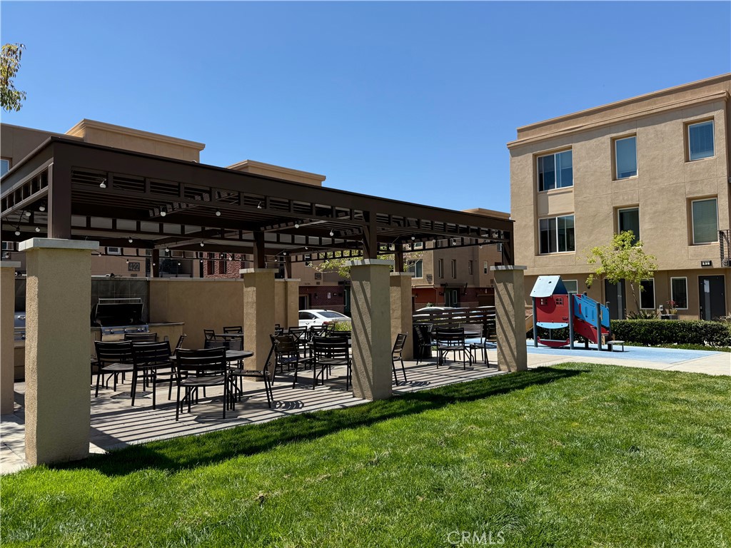 422 West Rte 66, Unit 1 Glendora, CA 91740 - Photo 33 of 34 Community BBQ