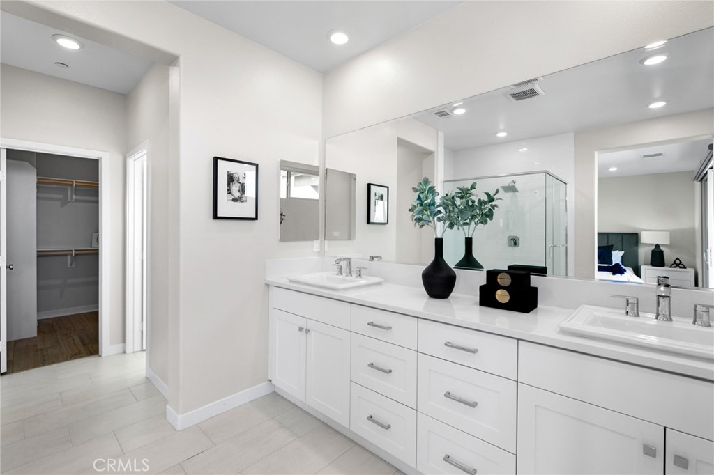 526 Serrano Summit Drive Lake Forest, CA 92630 - Photo 22 of 59 a bathroom with double sink and a mirror