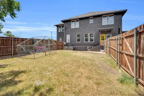 $395,000 | 805 East Wise Street, Bowie, TX 76230