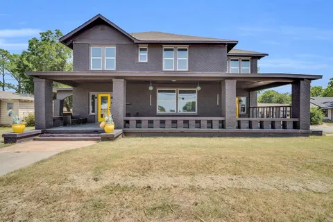 $395,000 | 805 East Wise Street, Bowie, TX 76230