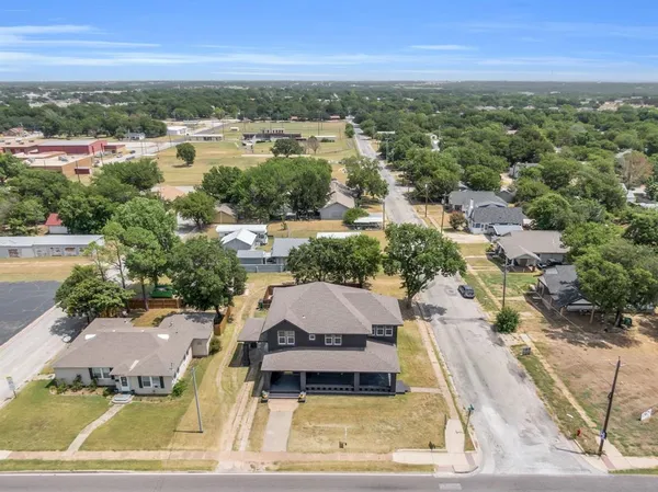 $395,000 | 805 East Wise Street, Bowie, TX 76230