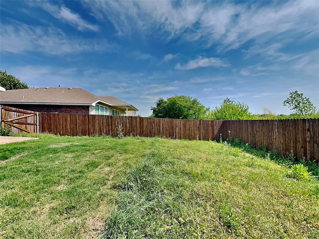 645 Chalk Knoll Road Fort Worth, TX 76108 - Photo 15 of 17 a backyard of a house with lots of green space