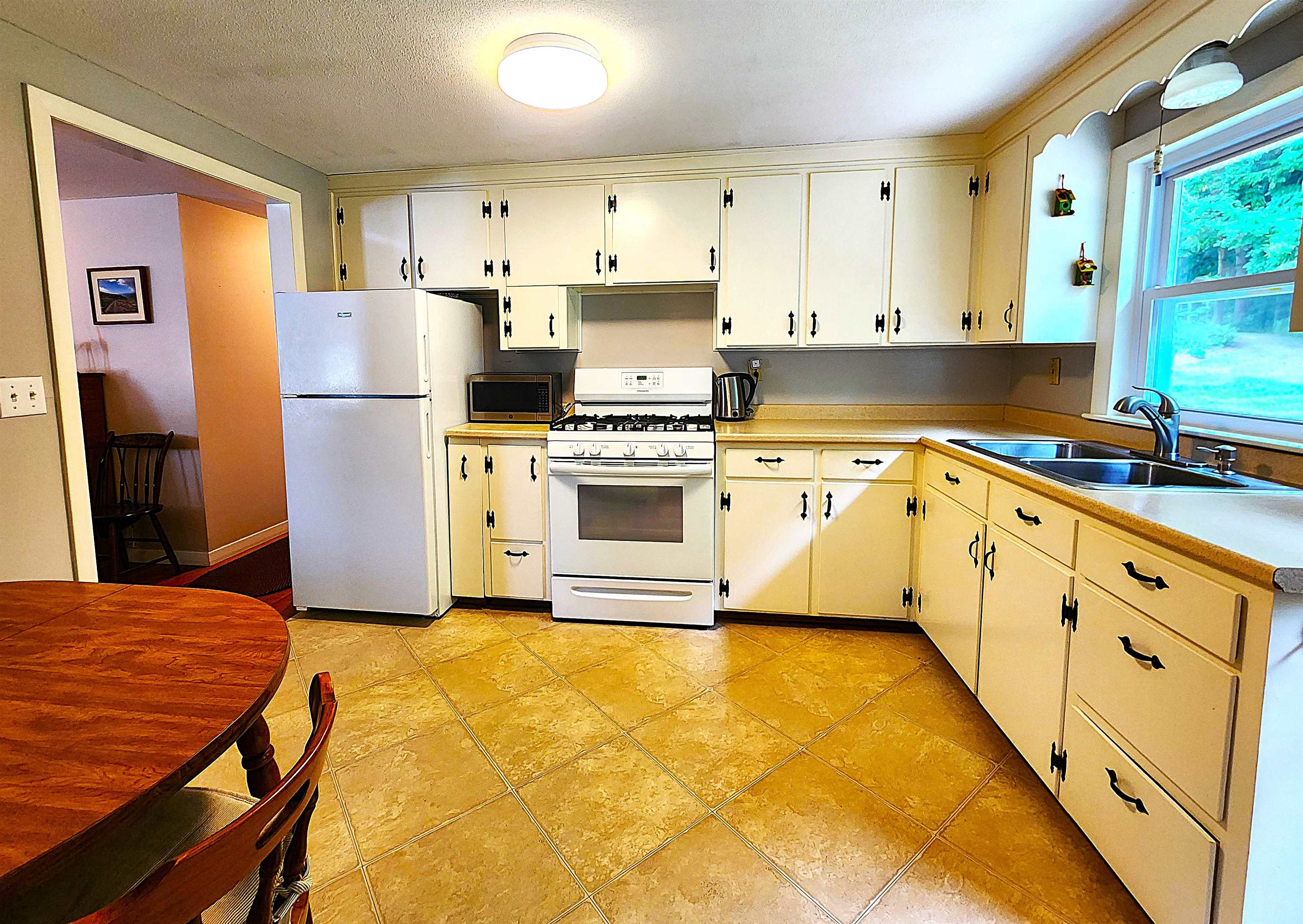 79 Breezy Hill Road Springfield, VT 05156 - Photo 5 of 26
