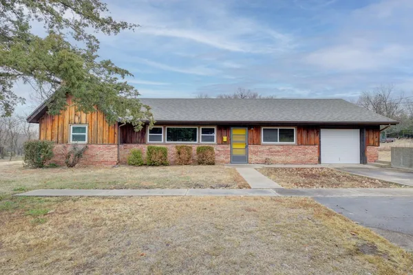 $204,900 | 1902 Winfield Avenue, Winfield, KS 67156