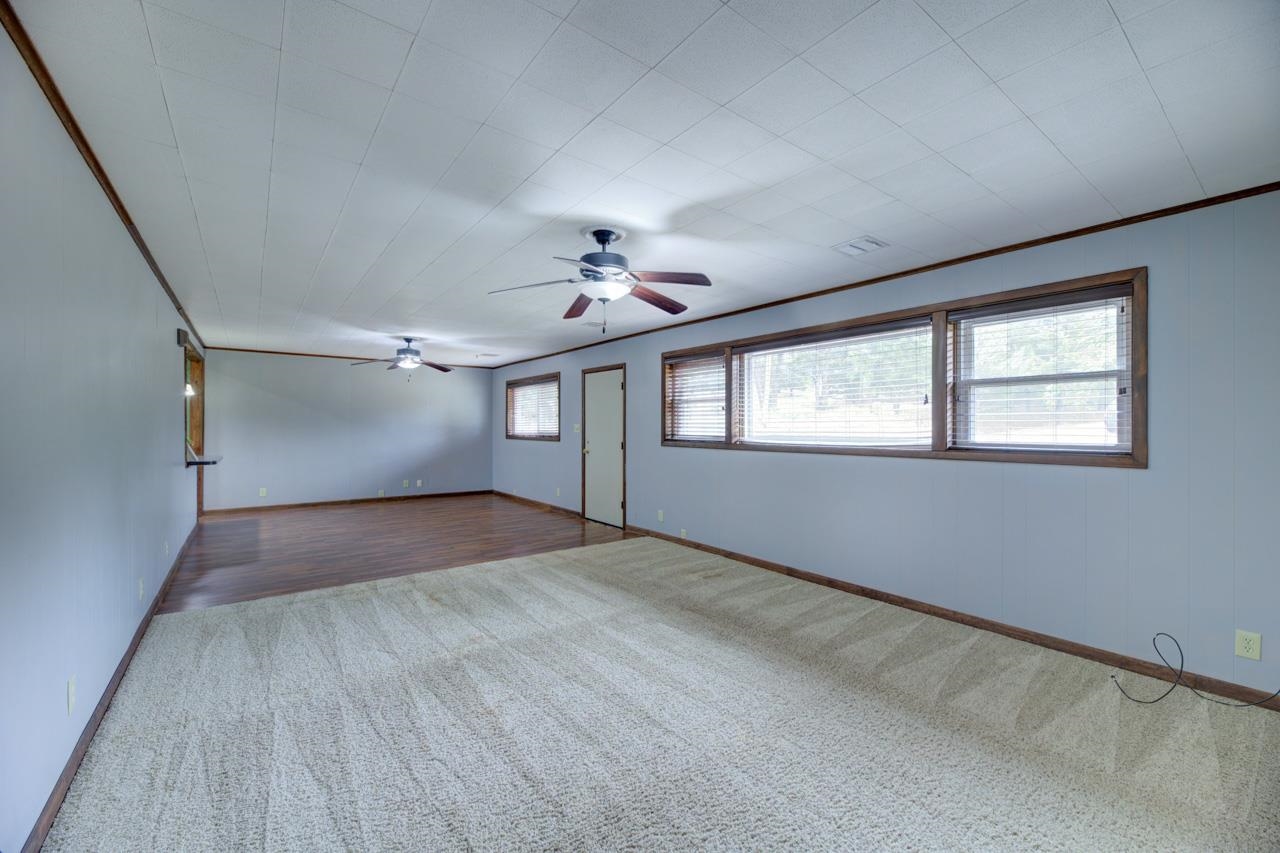 1902 Winfield Avenue Winfield, KS 67156 - Photo 11 of 36