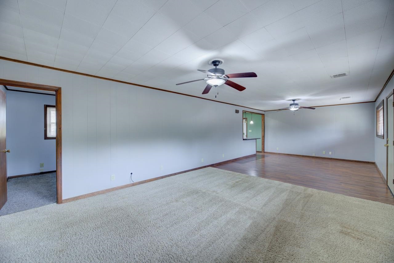 1902 Winfield Avenue Winfield, KS 67156 - Photo 12 of 36