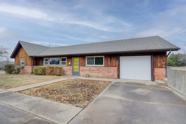 $204,900 | 1902 Winfield Avenue, Winfield, KS 67156