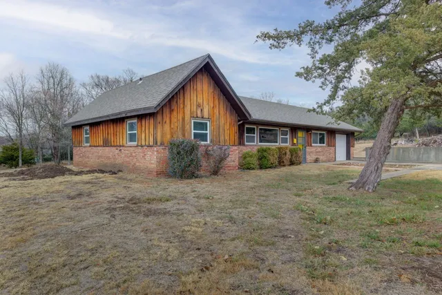 $204,900 | 1902 Winfield Avenue, Winfield, KS 67156