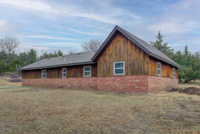 $204,900 | 1902 Winfield Avenue, Winfield, KS 67156