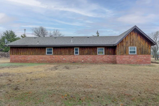 $204,900 | 1902 Winfield Avenue, Winfield, KS 67156