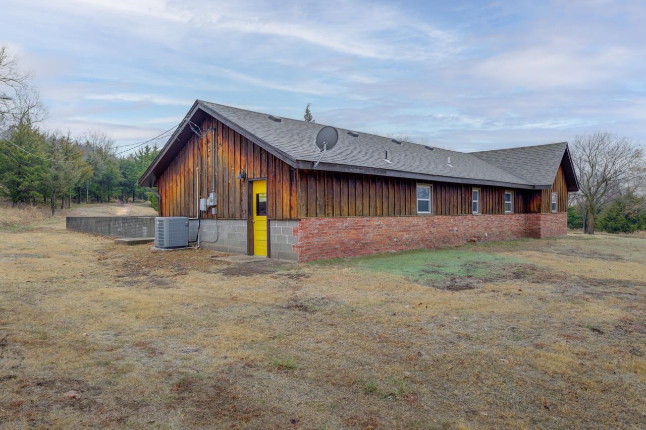 1902 Winfield Avenue Winfield, KS 67156 - Photo 27 of 36