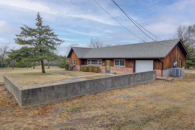 $204,900 | 1902 Winfield Avenue, Winfield, KS 67156