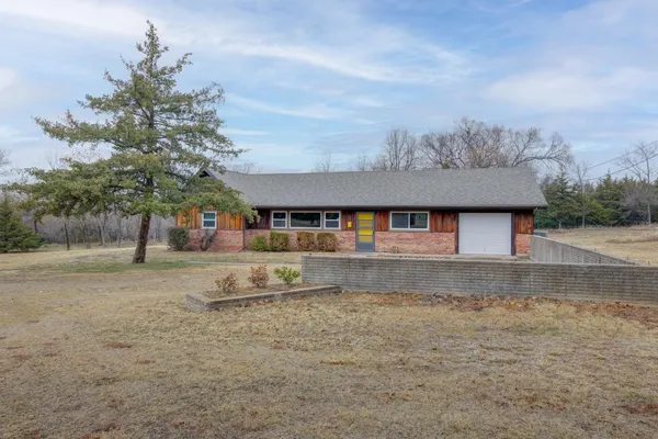 $204,900 | 1902 Winfield Avenue, Winfield, KS 67156