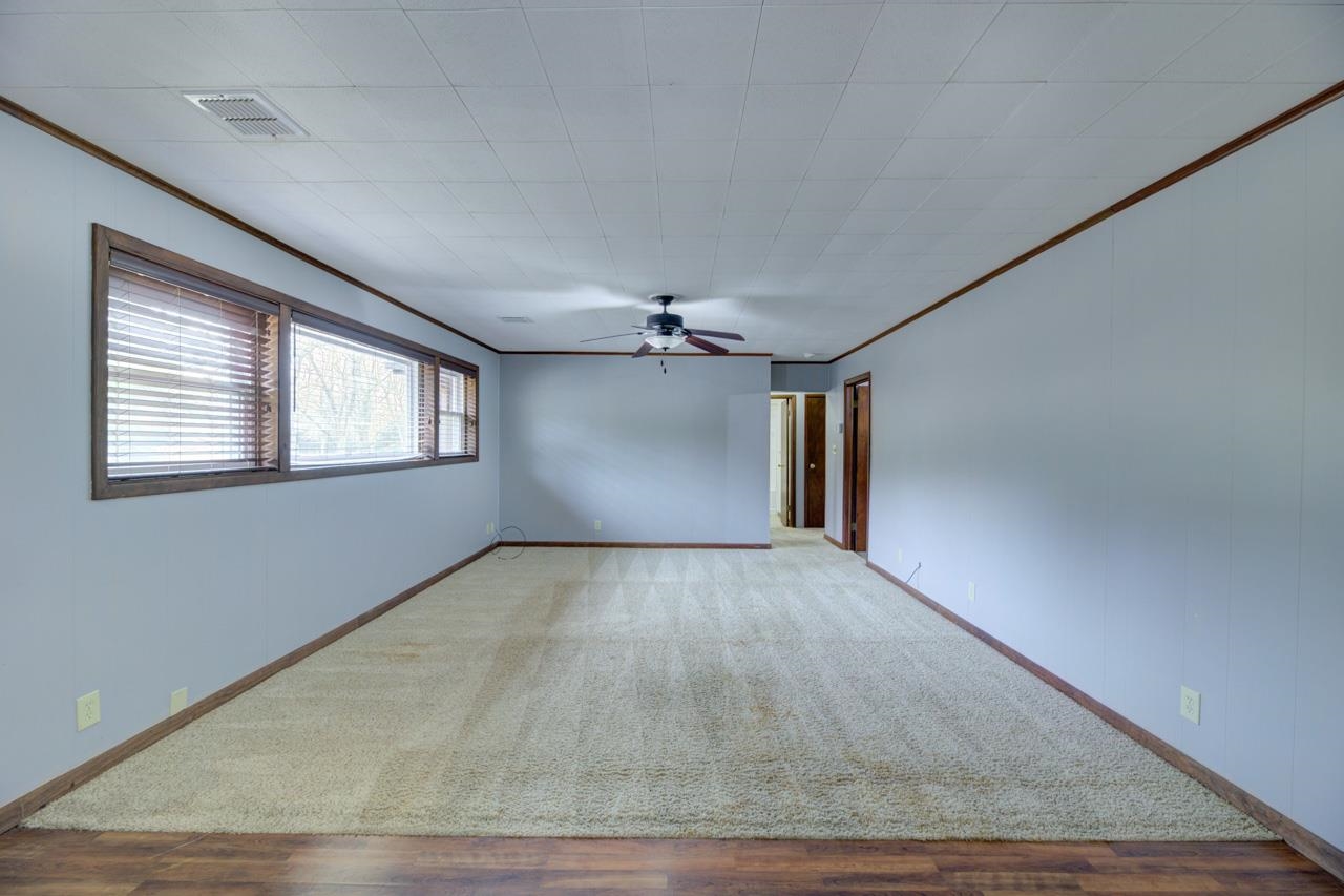 1902 Winfield Avenue Winfield, KS 67156 - Photo 3 of 36