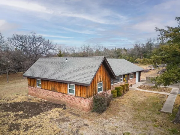 $204,900 | 1902 Winfield Avenue, Winfield, KS 67156